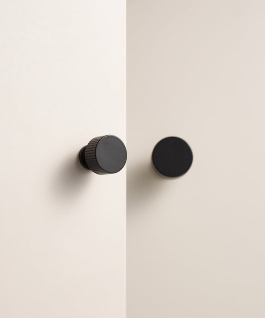Linear Solid Brass Knob | Black